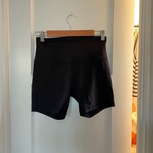 LULULEMON size 8 align shorts